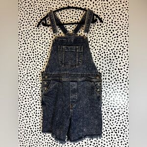JUDY BLUE med dark acid wash Distressed Hem Denim Overall Shorts size small